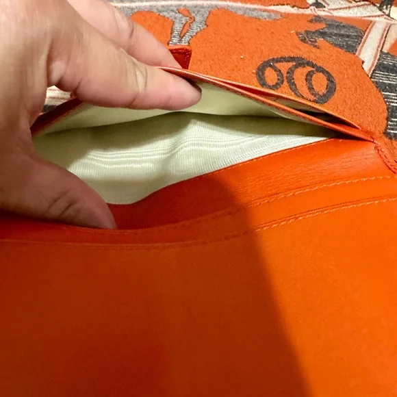 Gucci Orange Leather Wallet - Picture 9 of 11